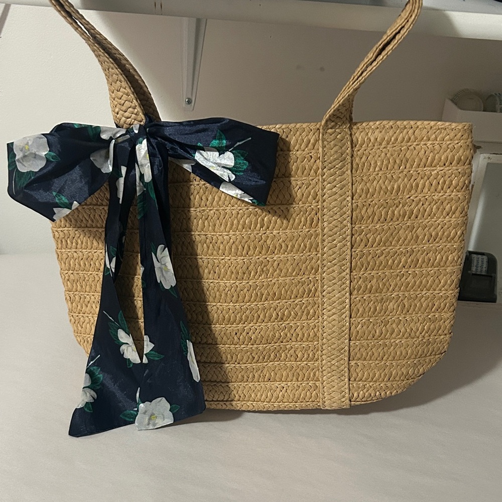 Draper James Tan Tote with Navy Floral Bow‎